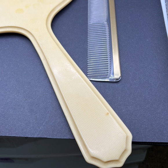 Vintage 1950’s celluloid hand mirror, comb - Picture 4 of 9